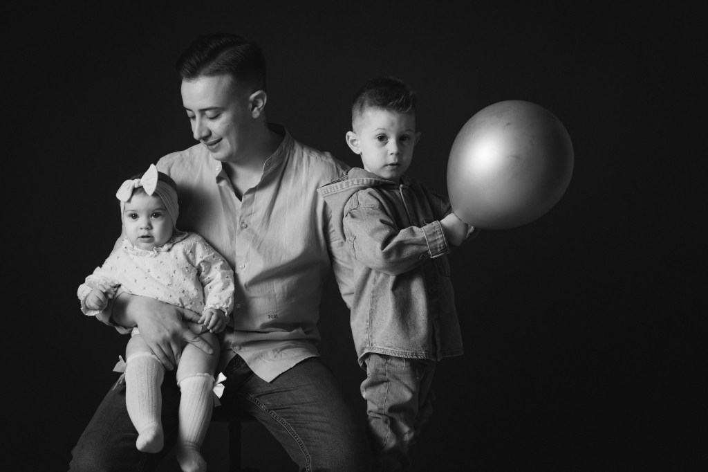 Festeggia la Festa del Papà con un servizio fotografico speciale da FotoBarinova a Trieste. Cattura ricordi autentici e bellissimi della tua famiglia in un ambiente accogliente e divertente.