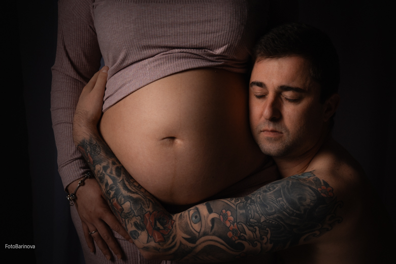 La maternità è un viaggio emozionante e irripetibile. Celebra questo momento speciale con una sessione fotografica che racconta la tua bellezza, la tua forza e l'amore che cresce dentro di te.