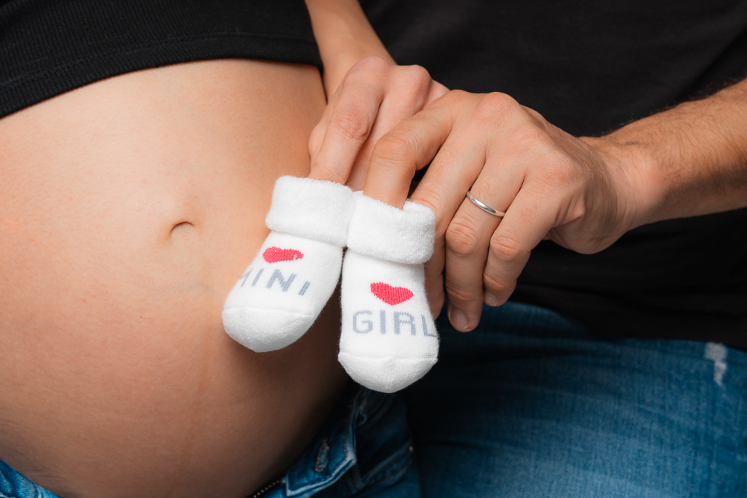 Fotografie professionali fatte in studio o al aperto a Trieste. Servizio fotografico professionale di maternità.