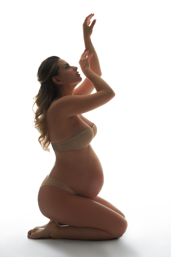 La maternità è un viaggio emozionante e irripetibile. Celebra questo momento speciale con una sessione fotografica che racconta la tua bellezza, la tua forza e l'amore che cresce dentro di te.